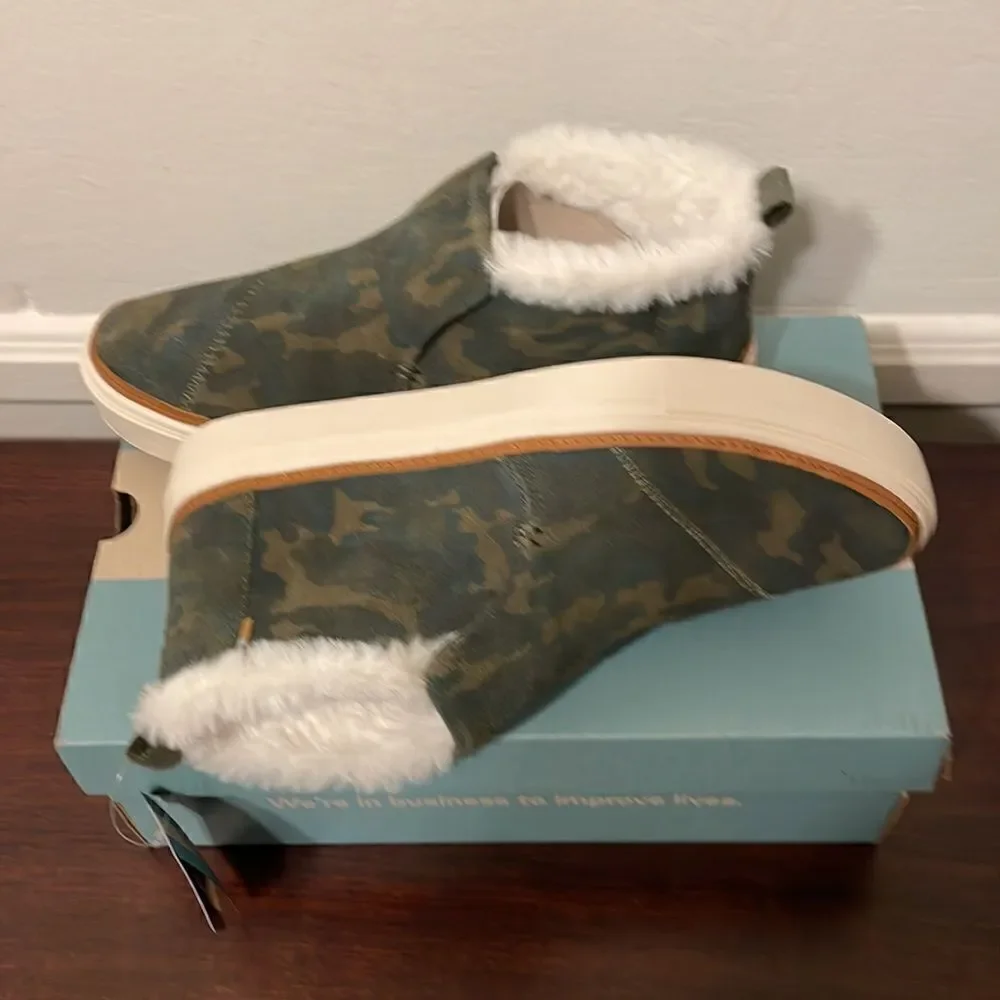 Toms Women’s Paxton faux fur trimmed sneaker size 6; 6,5; 7; 7,5 NIB
